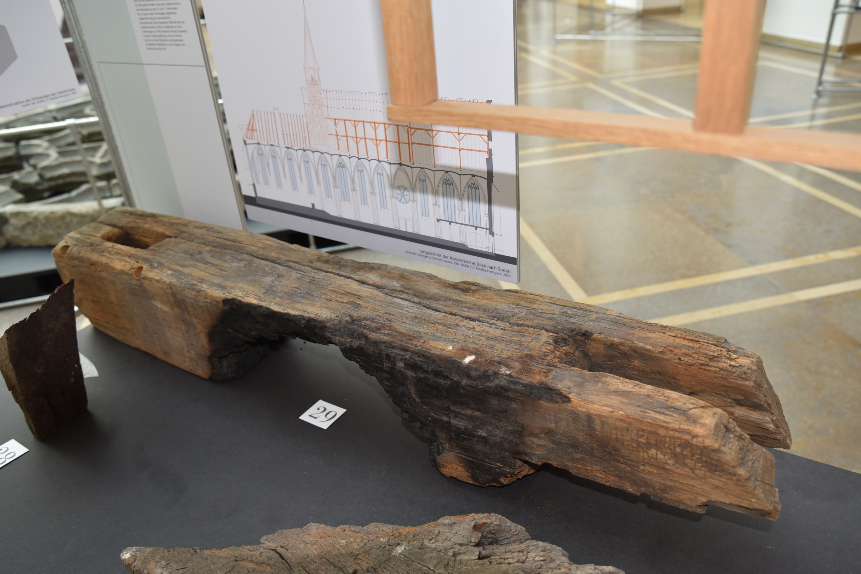 Sattelholz vom Fuß eines Kehlbalkendachs Sattelholz vom Fuß eines Kehlbalkendachs