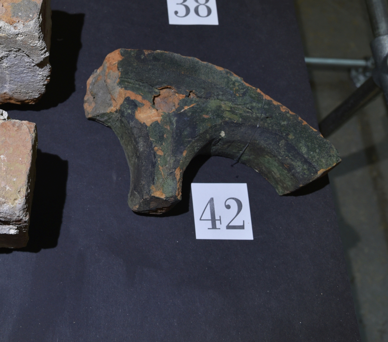 Fragment eines backsteinernen Maßwerkfrieses Fragment eines backsteinernen Maßwerkfrieses