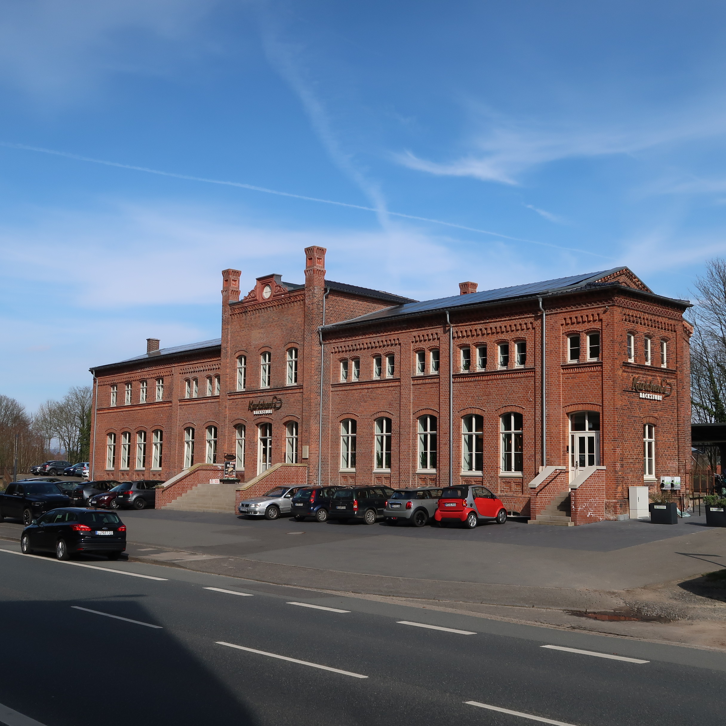 Bahnhofsempfangsgebäude von Südwesten, nach Abschluss