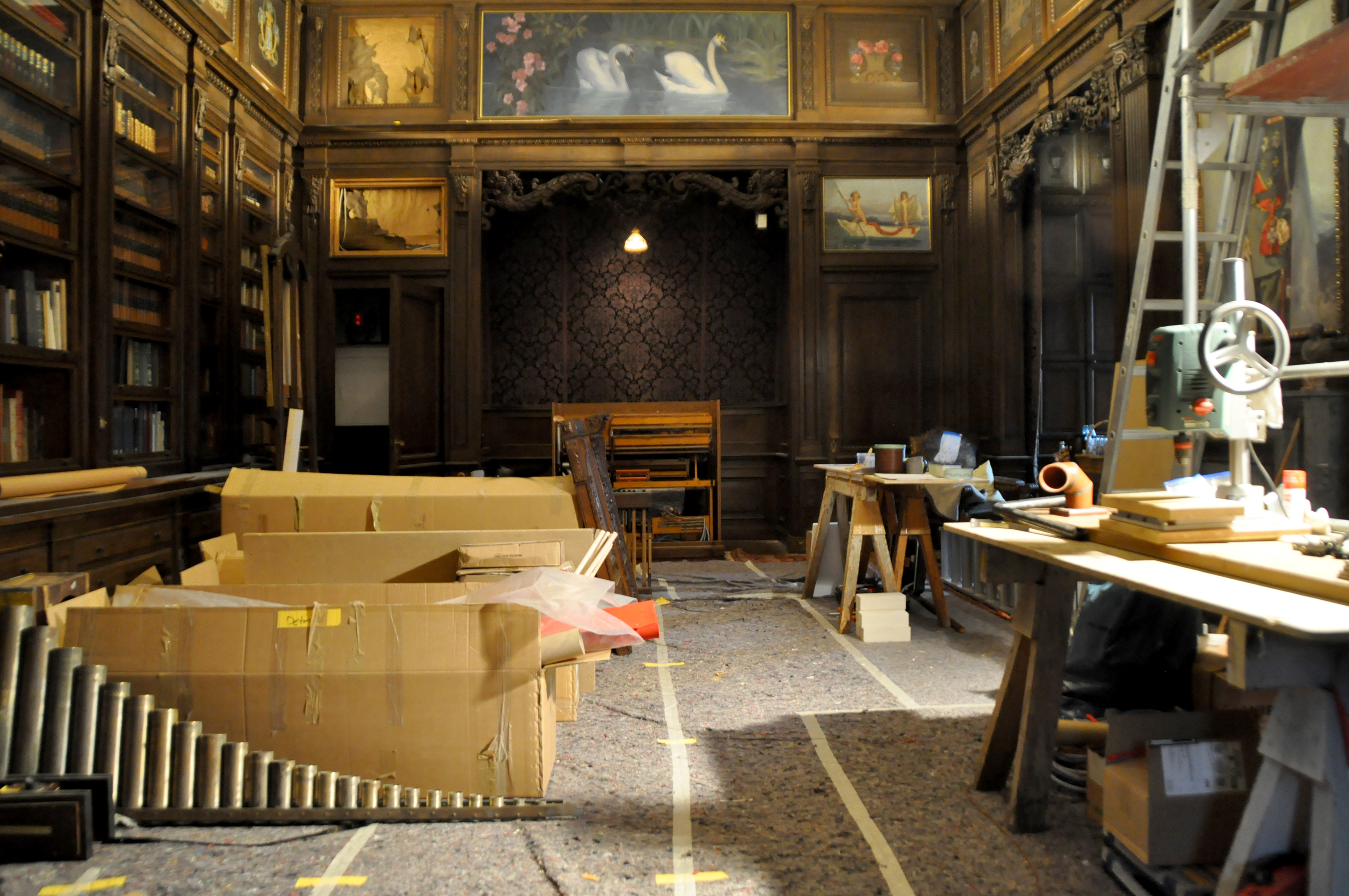 Einbau der Orgel in die Bibliothek