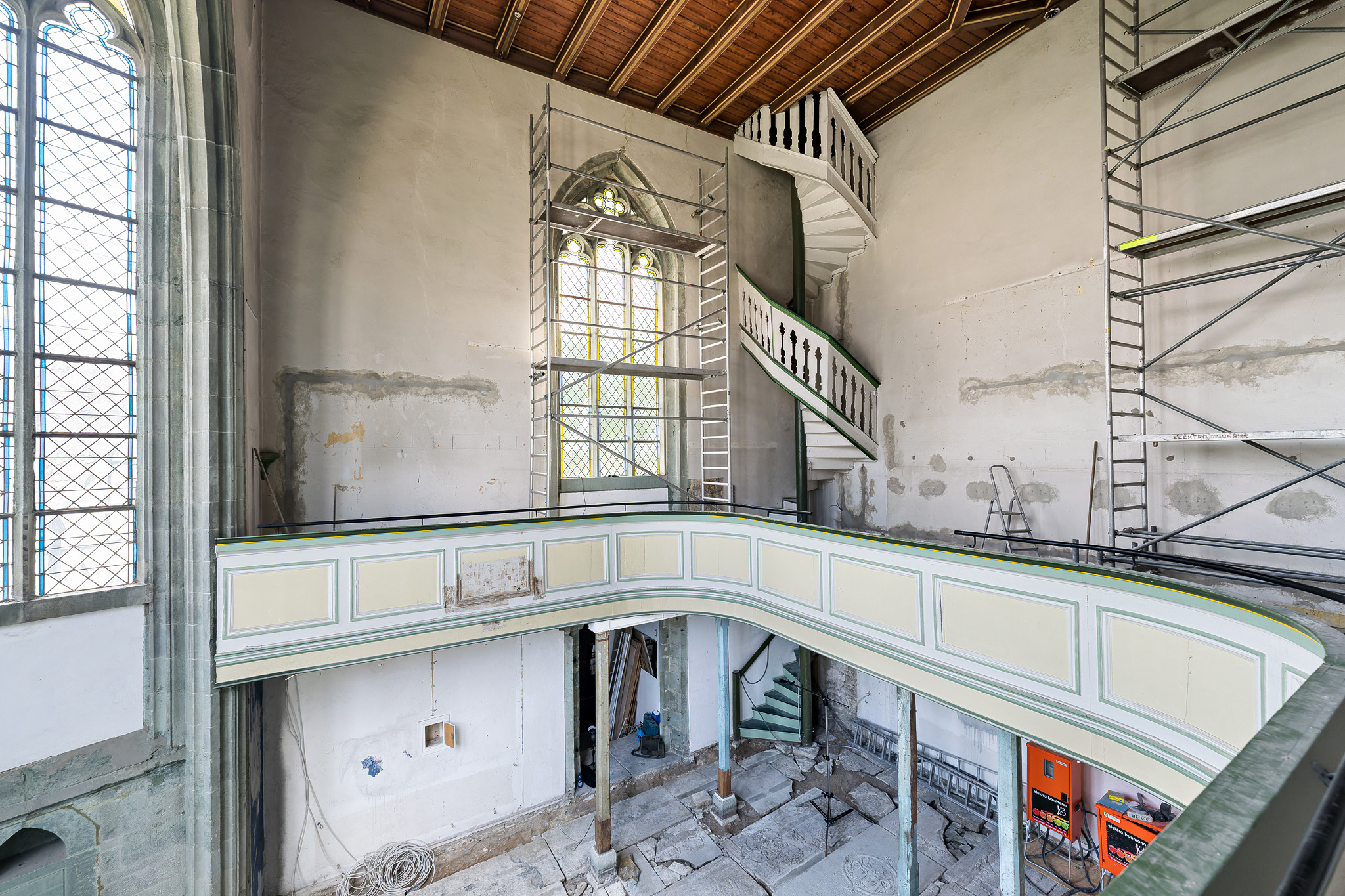 Blick in den Saal mit Empore. Foto 2023