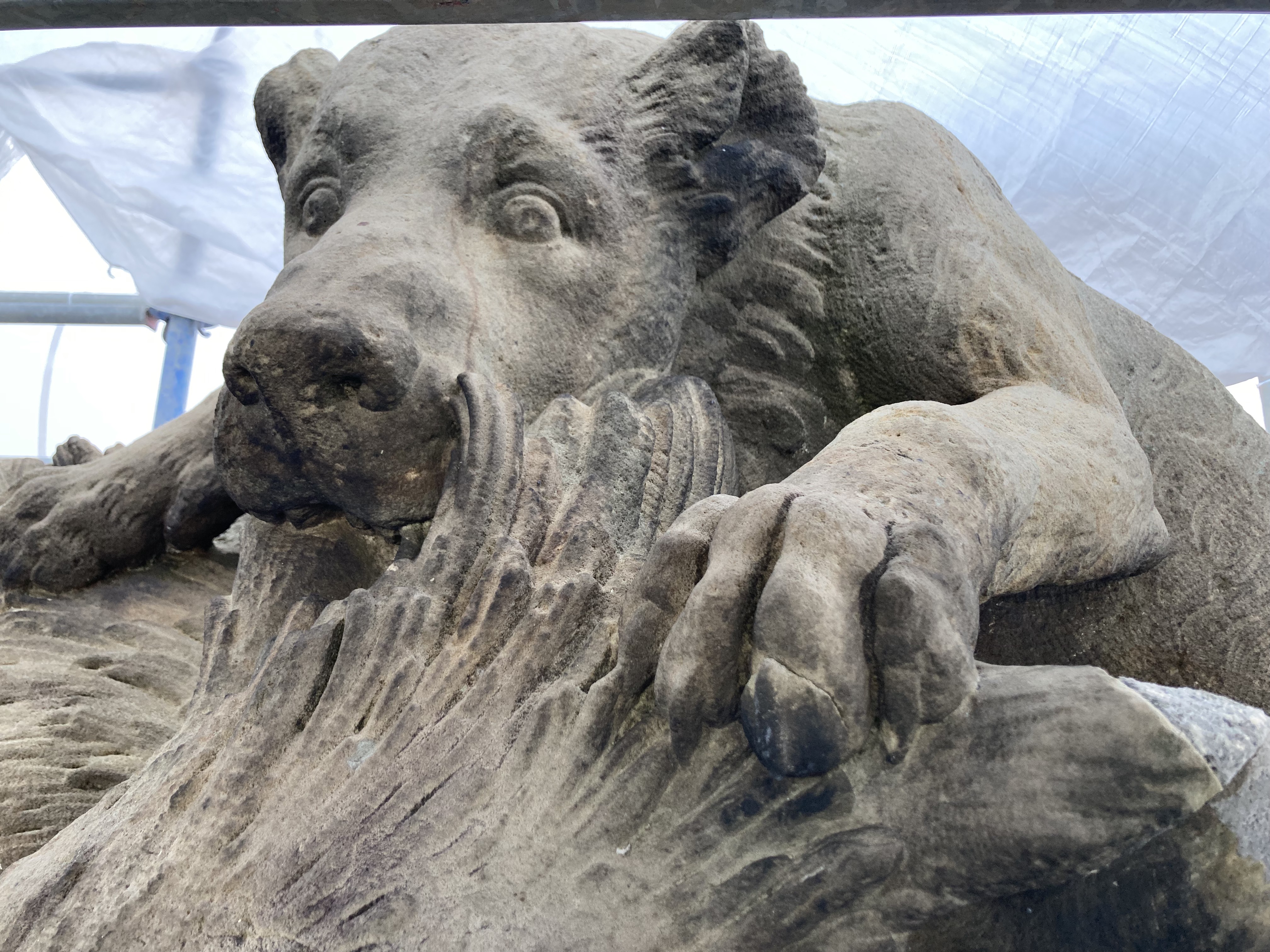 Detail der Jagdszene während der Restaurierung