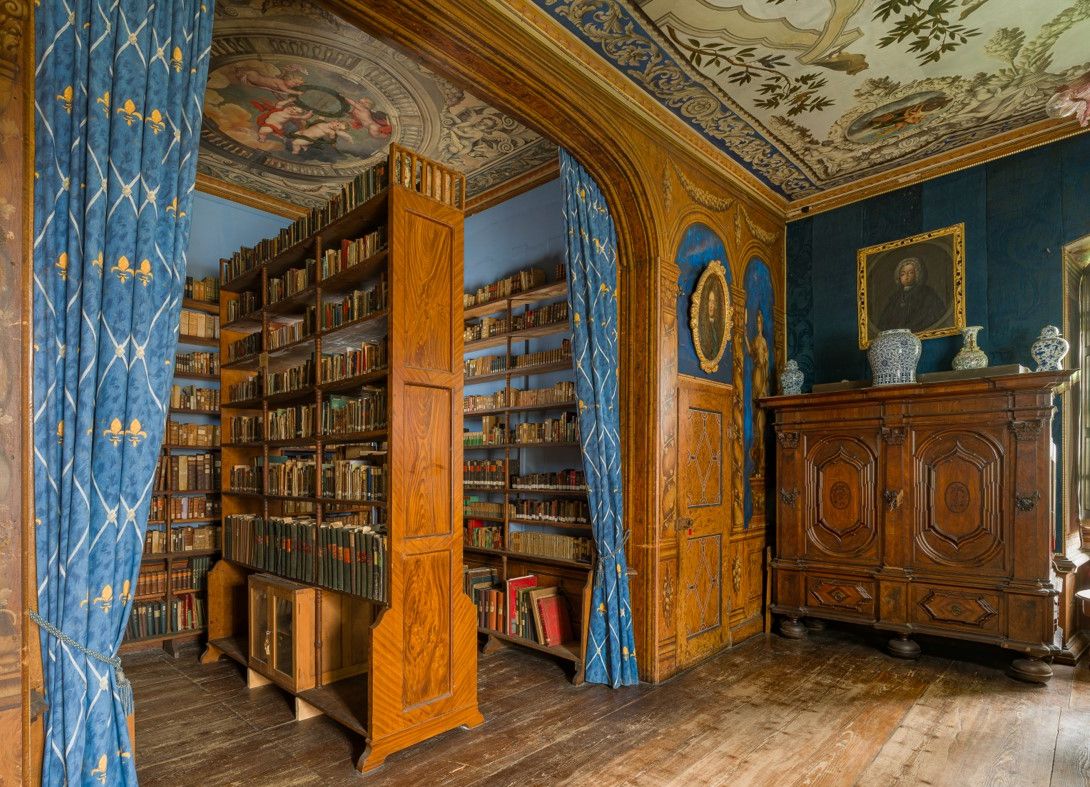 Fenster von Georg Meistermann an der Heilig-Kreuz-Kirche in Bottrop