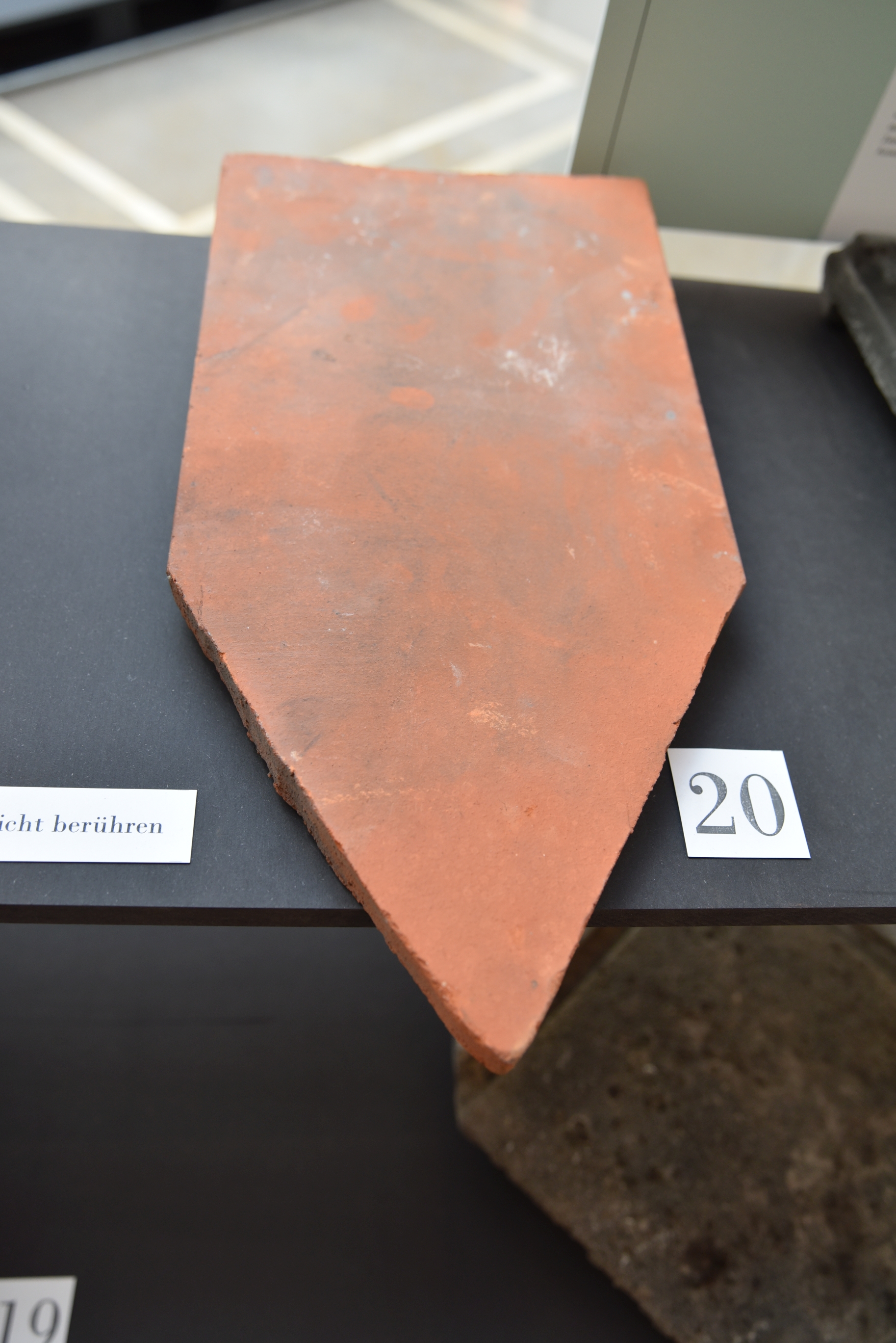 Spitzziegel-Nachbildung Spitzziegel-Nachbildung