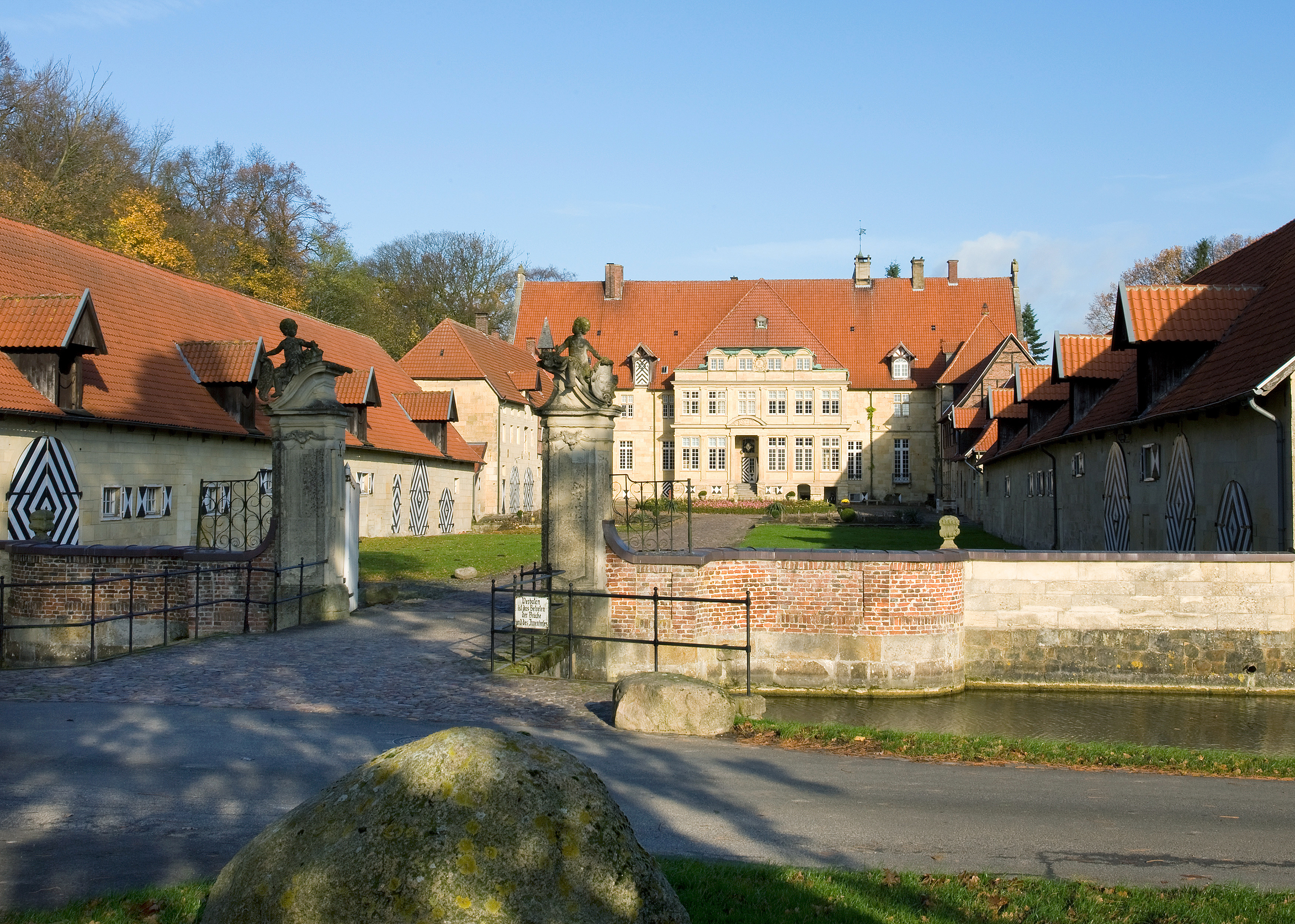 Haus Havixbeck mit Brücke und südlicher Abschlussmauer