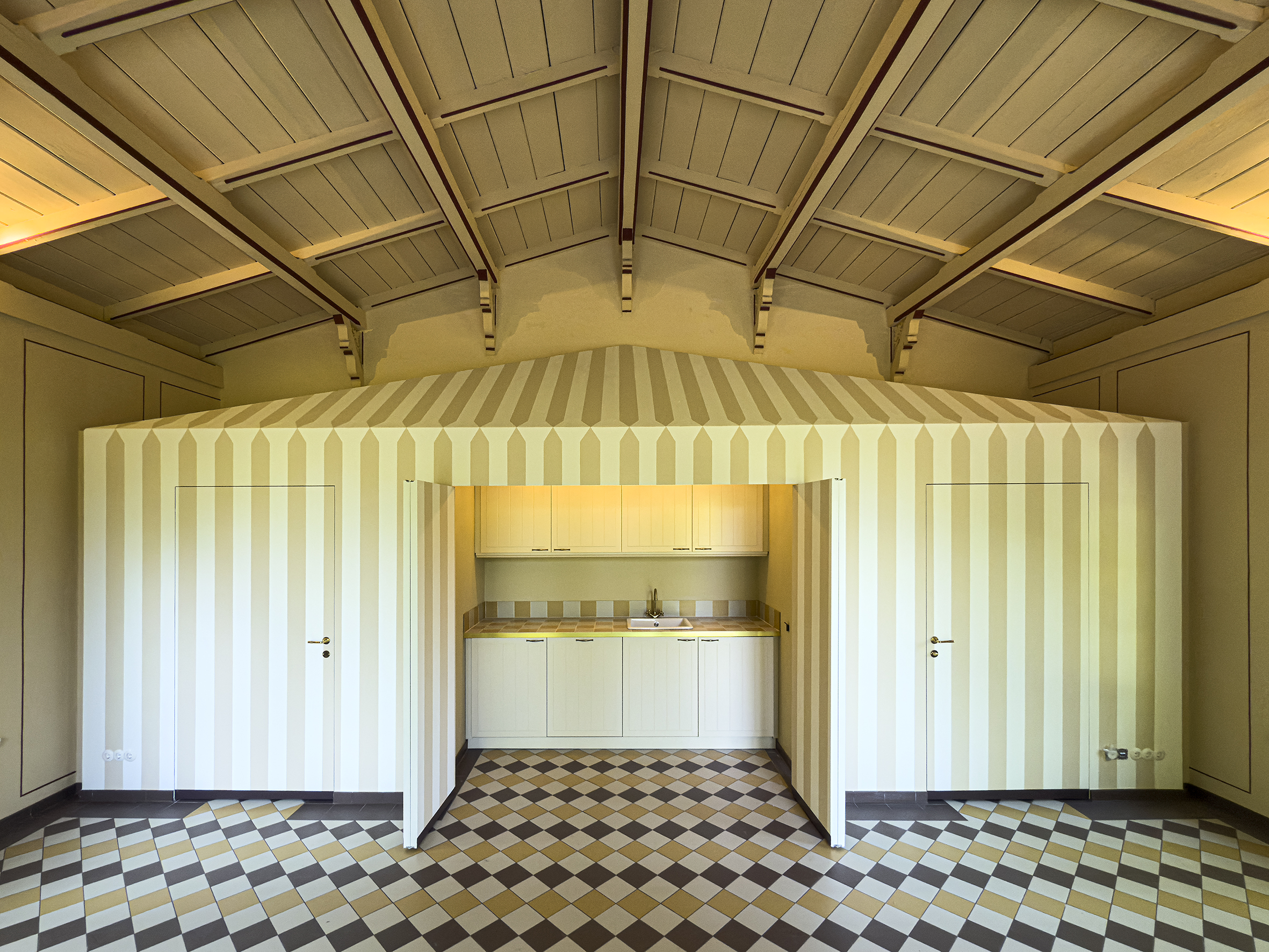 Innenansicht mit neuen Einbauten 2024