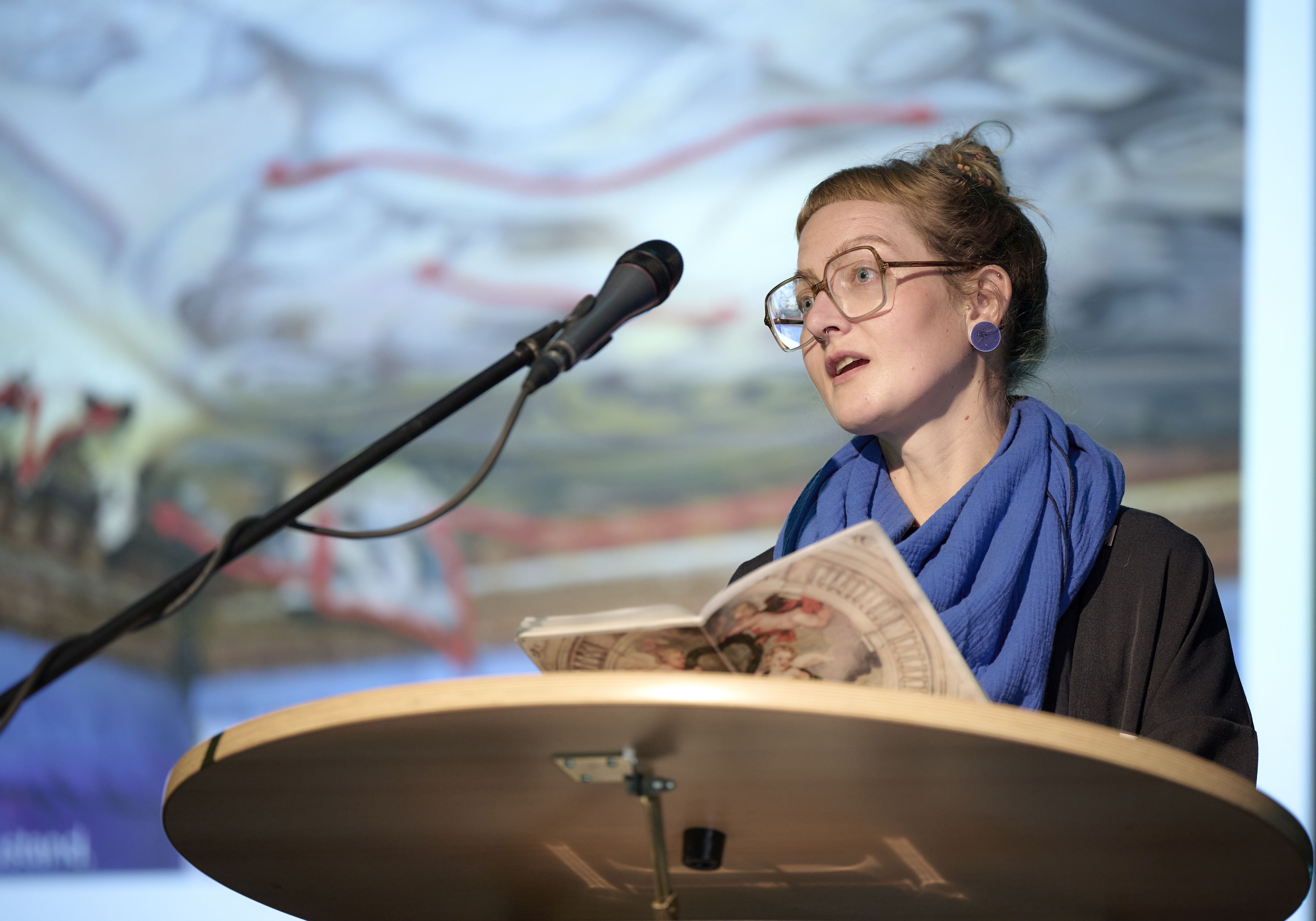 Fenster von Georg Meistermann an der Heilig-Kreuz-Kirche in Bottrop