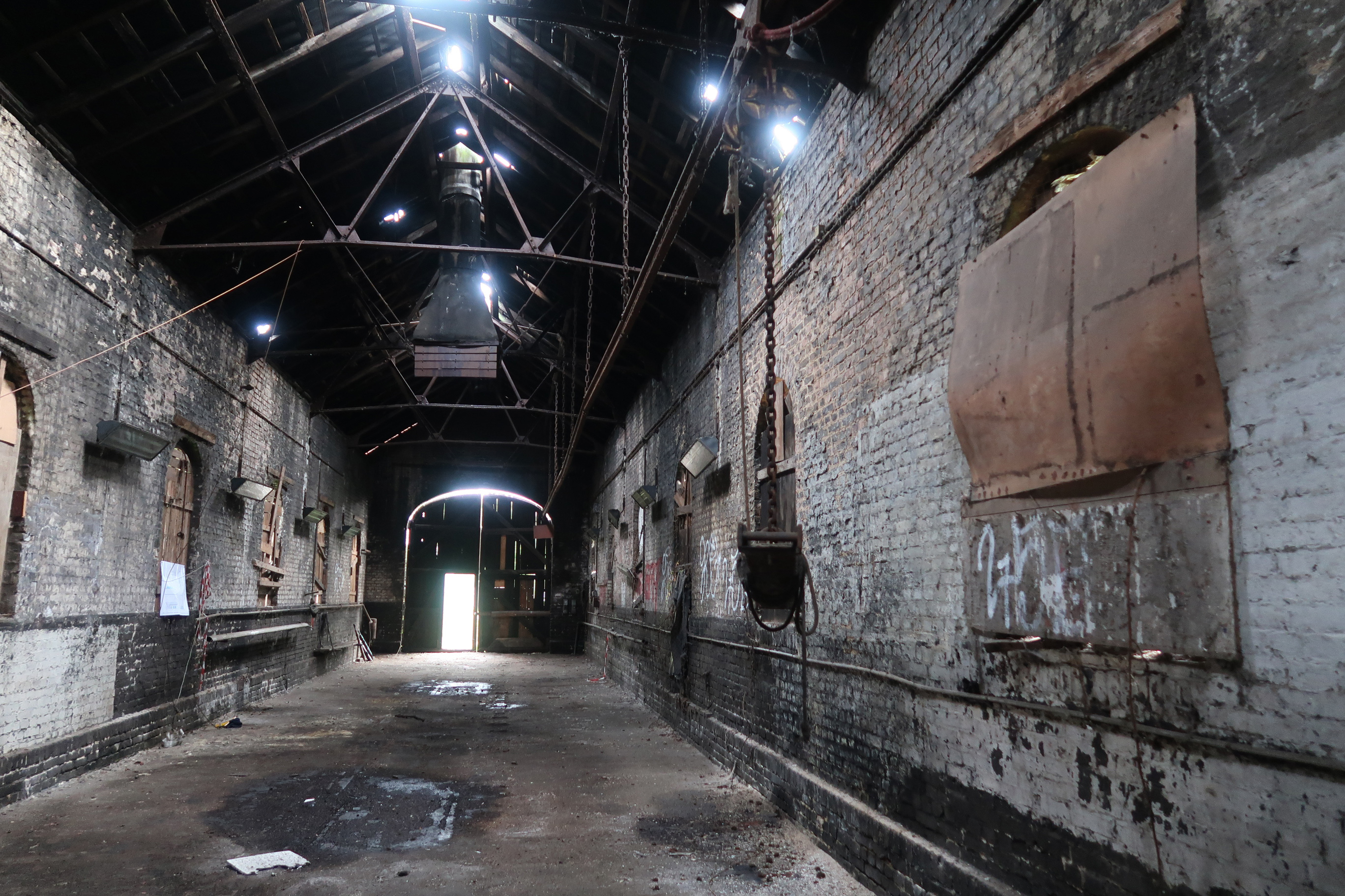 Innenansicht der Lokomotiv-Werkstatt unmittelbar vor dem Umbau.