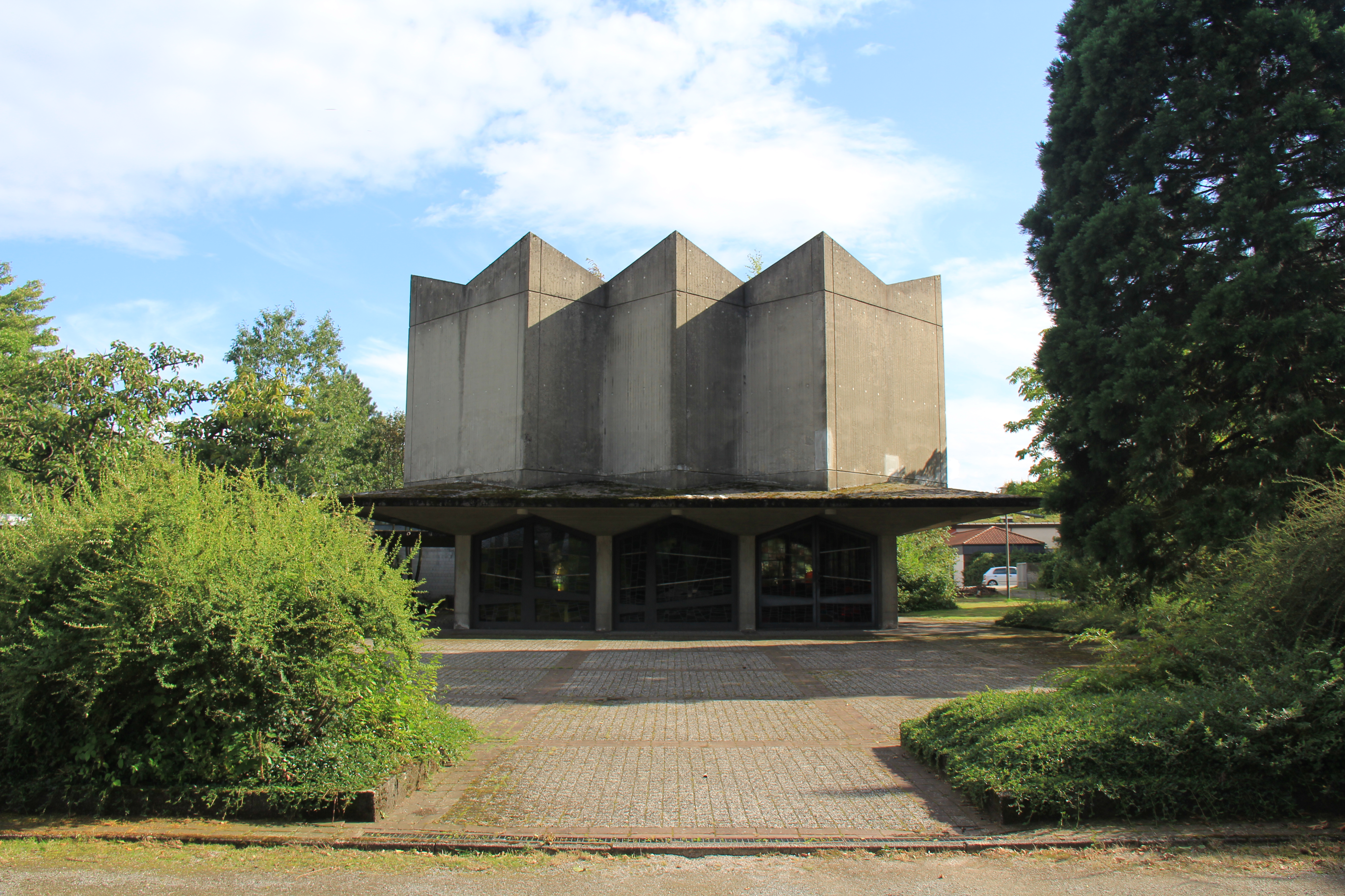 Zustand der Trauerhalle vor der Sanierung