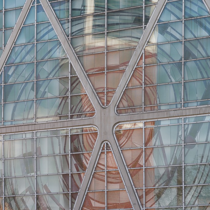Glasgemälde von Georg Meistermann (vergrößerte Bildansicht wird geöffnet)