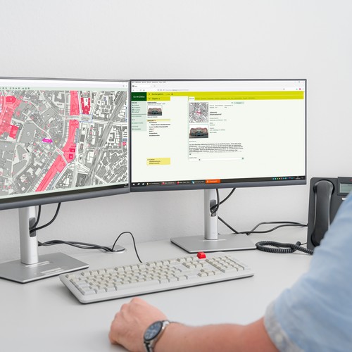 Arbeit am PC mit dem Denkmalinformationssystem KlaraDelos