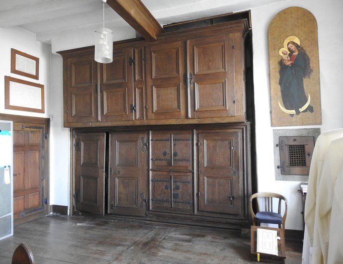 Ehemaliges Stift Wedinghausen, der große Schrank an der Nordseite der Sakristei