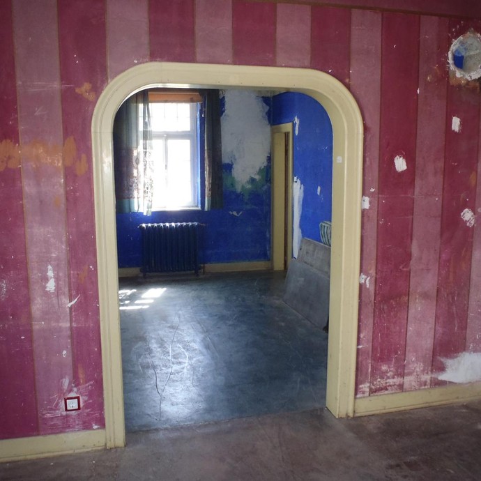 Rotes Zimmer (vergrößerte Bildansicht wird geöffnet)