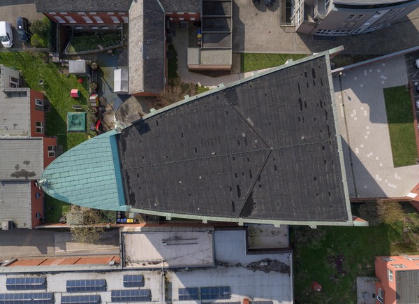 Parabelförmiger Grundriss der Kirche