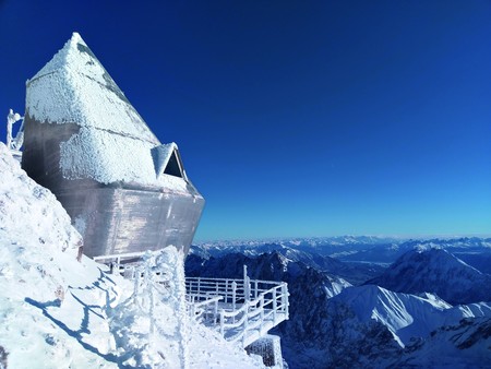 Messtation der Zugspitze im Winter