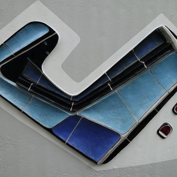 Übersichtaufnahme einer restaurierten Baukeramik (vergrößerte Bildansicht wird geöffnet)