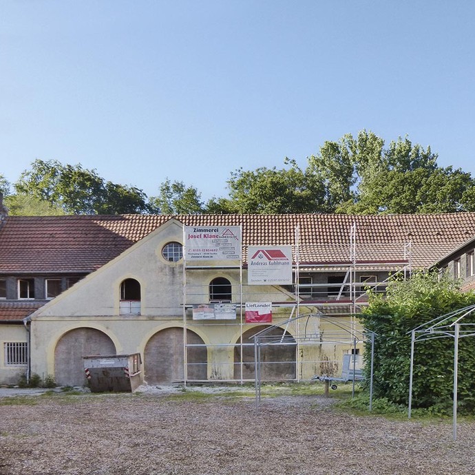 Schloss Senden, Mittelbau (Remise) während der Aufräumarbeiten 2016. (vergrößerte Bildansicht wird geöffnet)