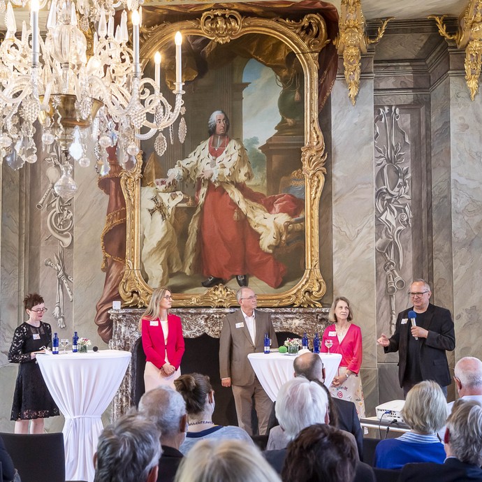 Panelrunde (vergrößerte Bildansicht wird geöffnet)