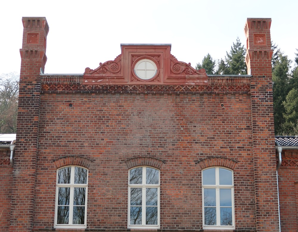 Mittelrisalit nachher
