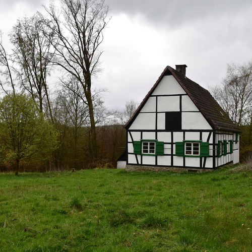 Köhlerhaus und Jagdhütte im Balver Wald