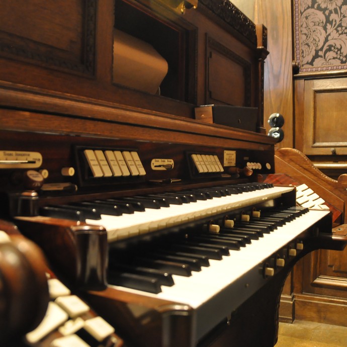 Spieltisch (vergrößerte Bildansicht wird geöffnet)