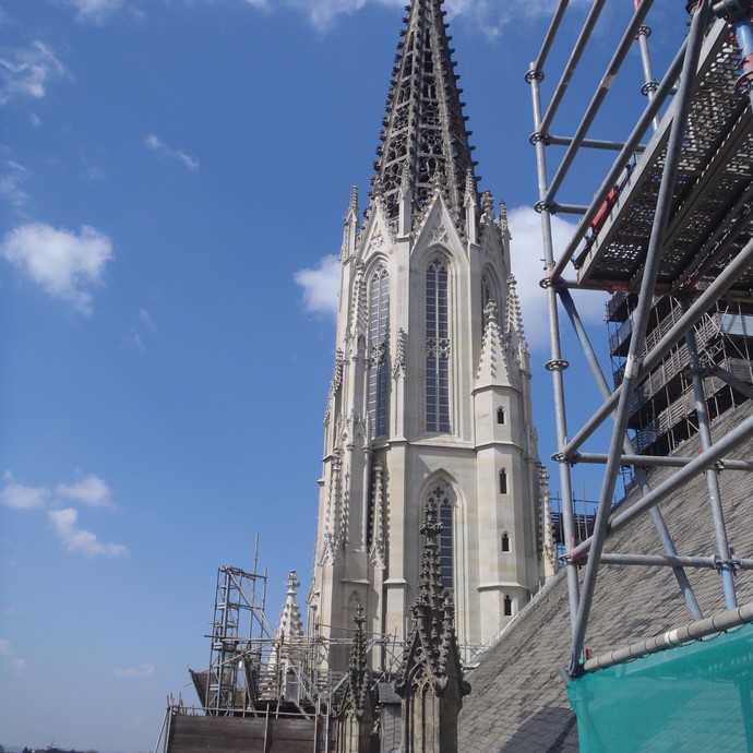 Blick vom Gerüst auf den Turm (vergrößerte Bildansicht wird geöffnet)