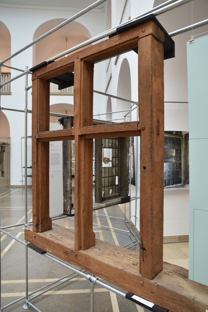 Blockrahmenfenster eines Fachwerkhauses