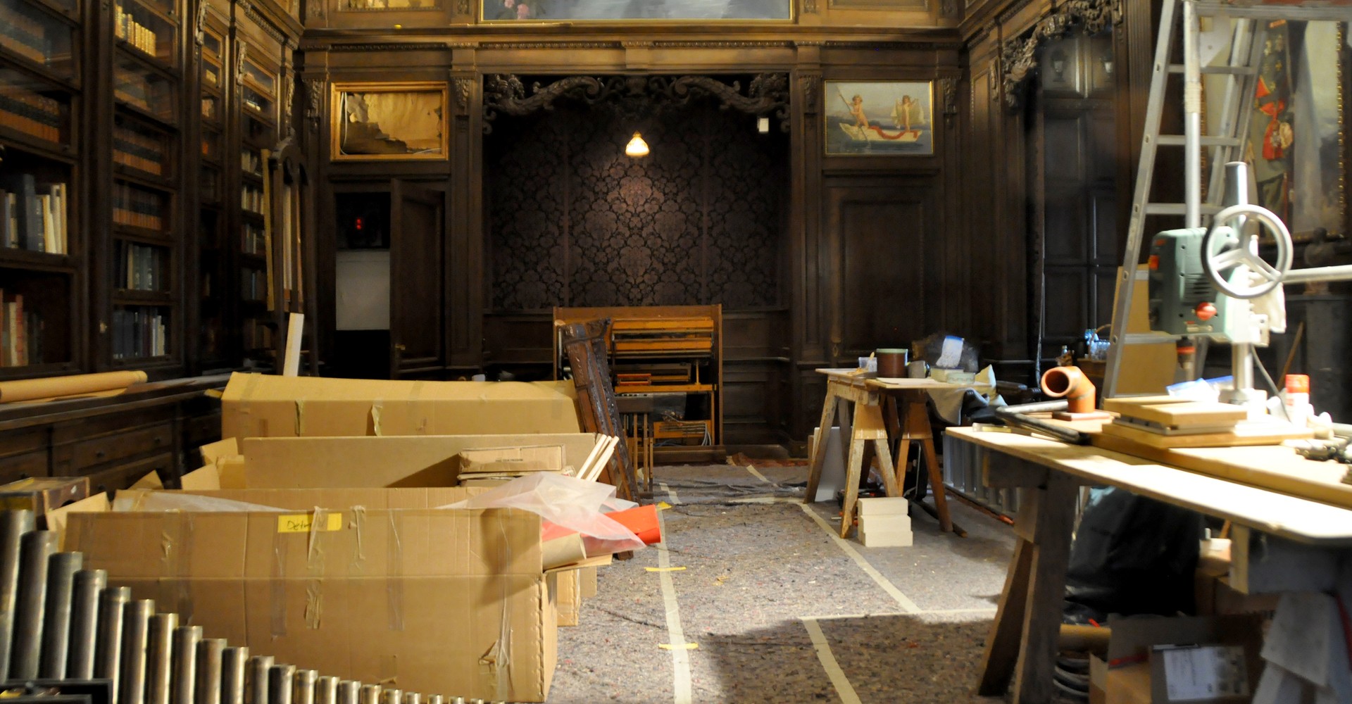 Einbau der Orgel in die Bibliothek