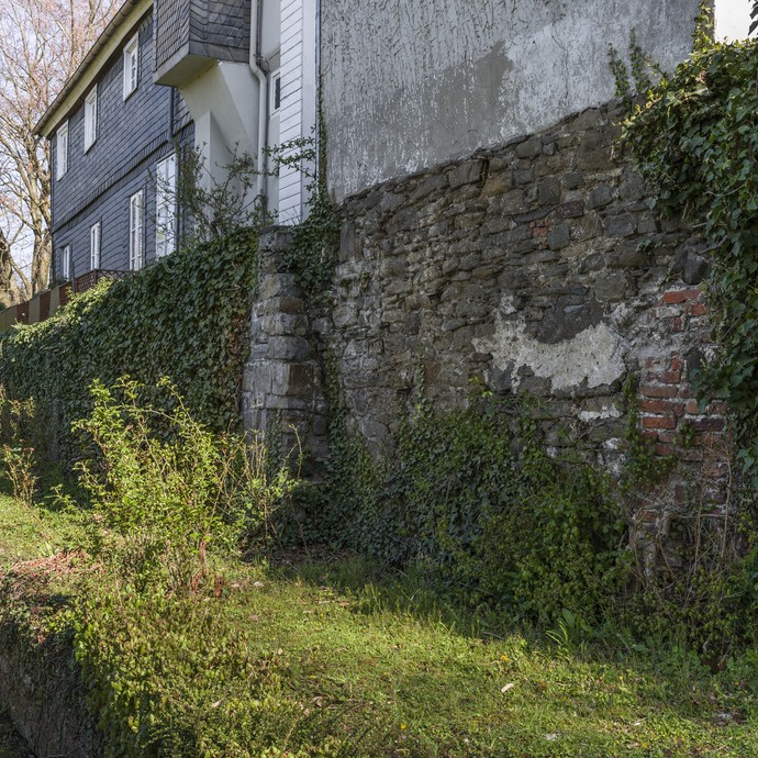 Freigelegte Natursteinmauer (vergrößerte Bildansicht wird geöffnet)