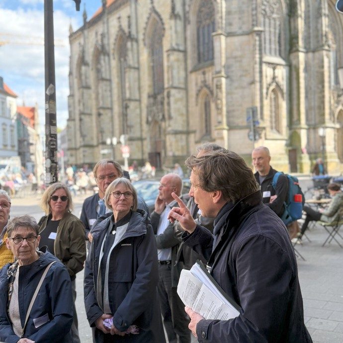 Führung am Roggenmarkt (vergrößerte Bildansicht wird geöffnet)