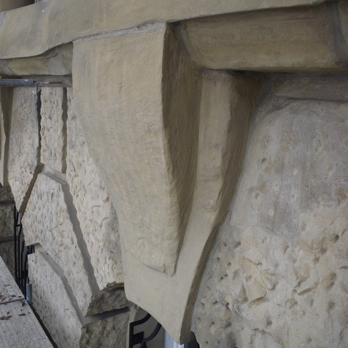 Detail Figurenportal, Zustand 2012 (vergrößerte Bildansicht wird geöffnet)