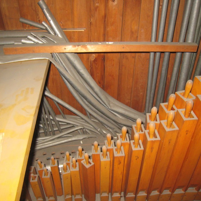 Echowerk vor der Restaurierung (vergrößerte Bildansicht wird geöffnet)