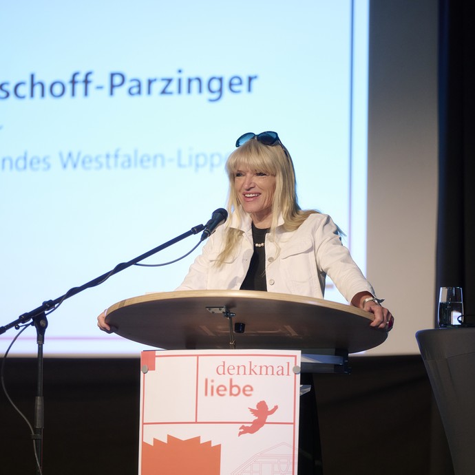 None (vergrößerte Bildansicht wird geöffnet)