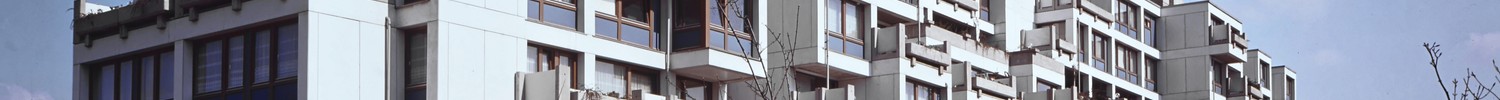 Terrassenwohnhaus Girondelle von Südosten mit vorgelagertem Gemeinschaftsflächen