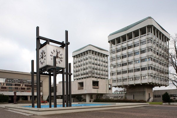 Das Rathaus der Stadt Marl, errichtet in den Jahren 1960 bis 1967, steht seit 2016 unter Denkmalschutz.