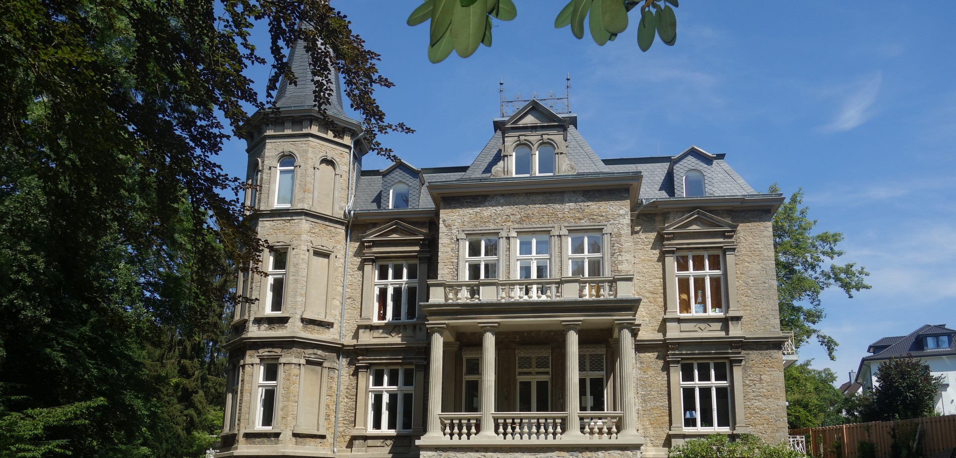 Schauseite der Villa