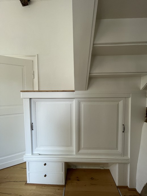 Schrankeinbauten (vergrößerte Bildansicht wird geöffnet)