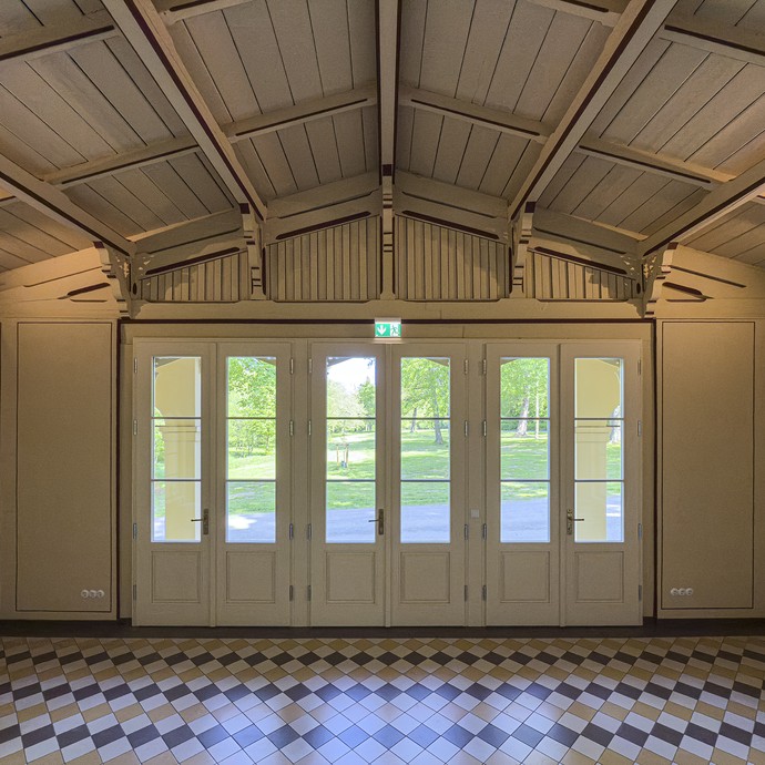 Innenraum (vergrößerte Bildansicht wird geöffnet)