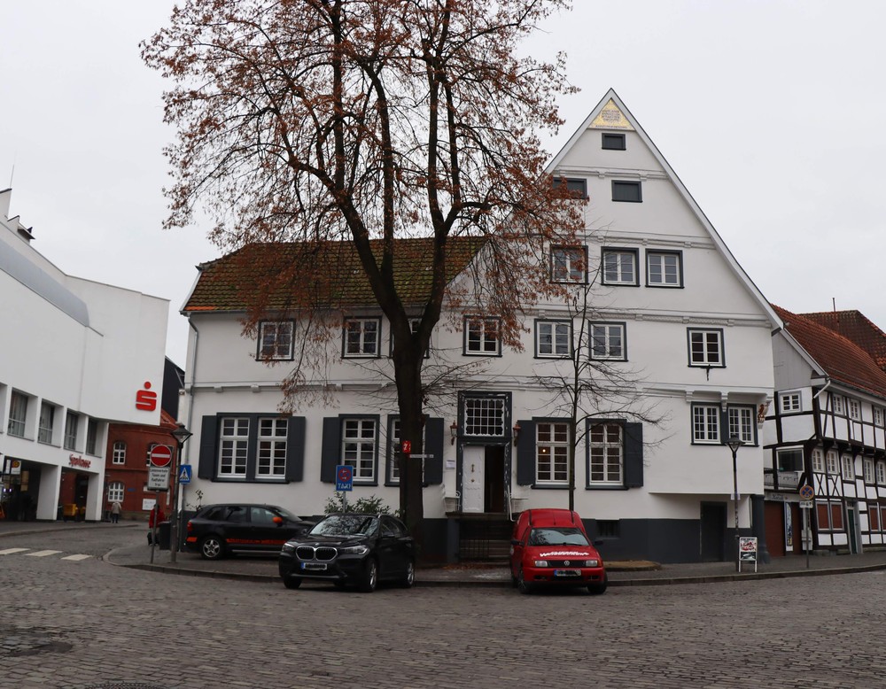 Hauptansicht nach Fertigstellung mit neuem Kalkputz