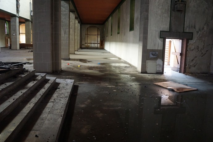St. Mariä Himmelfahrt in Gelsenkirchen, Blick ins Seitenschiff