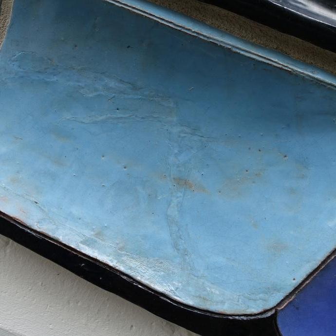 Detailaufnahme einer Glasurergänzung (vergrößerte Bildansicht wird geöffnet)