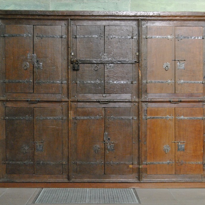 Der alte Sakristeischrank der Soester Wiesenkirche (vergrößerte Bildansicht wird geöffnet)