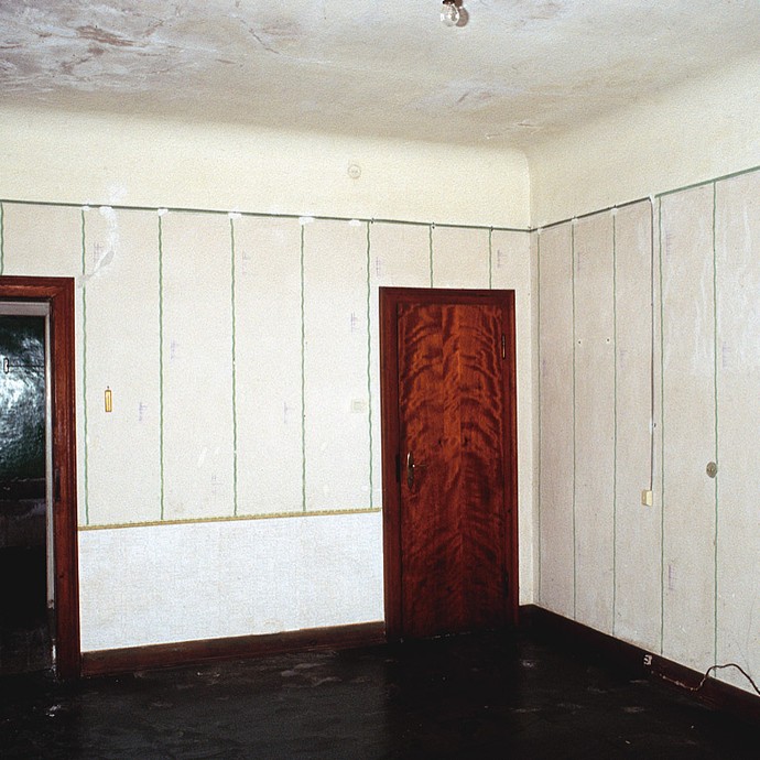 Weißes Zimmer (vergrößerte Bildansicht wird geöffnet)