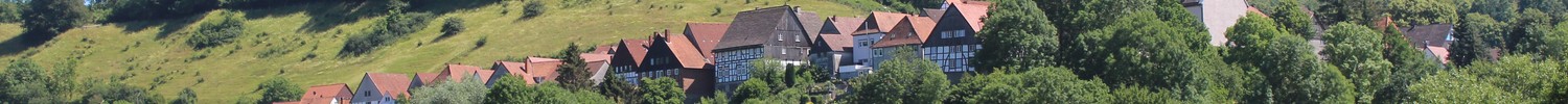 Höhenburg Schwalenberg in exponierter Lage auf dem Burgberg