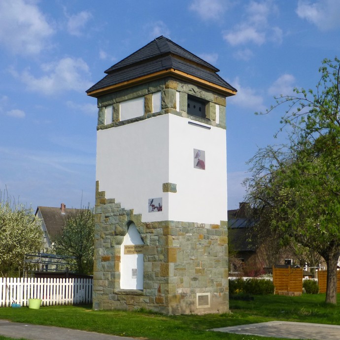 Transformatorenturm (vergrößerte Bildansicht wird geöffnet)