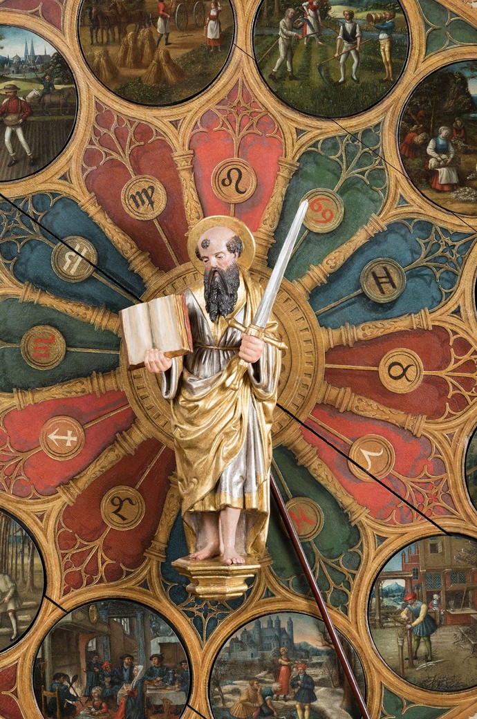 Der Kirchenpatron Paulus in der Mitte des Kalendariums, nach der Restaurierung hat die gemalte Architektur an Klarheit gewonnen.