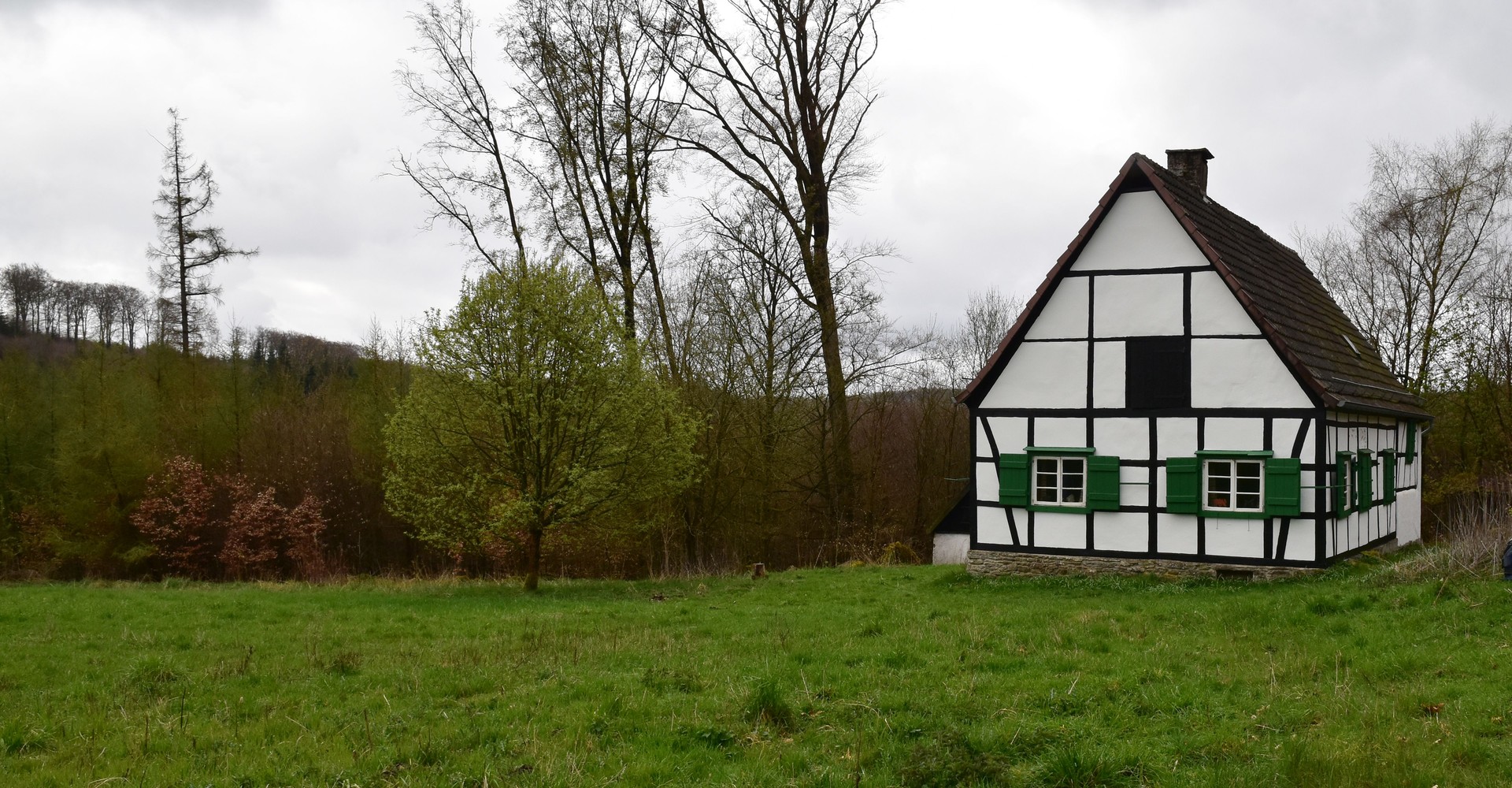 Köhlerhaus und Jagdhütte im Balver Wald