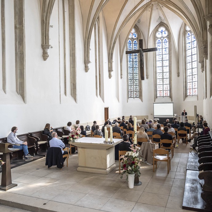 In der Sektion (vergrößerte Bildansicht wird geöffnet)