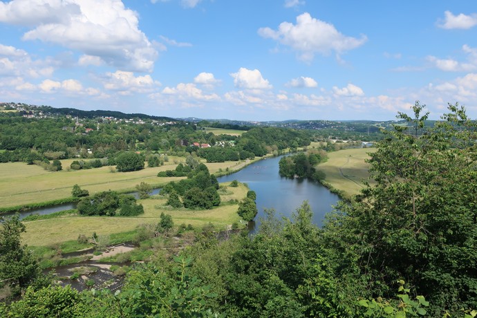 Die Aussichtsplattform bietet einen weiten Blick über das Ruhrtal.