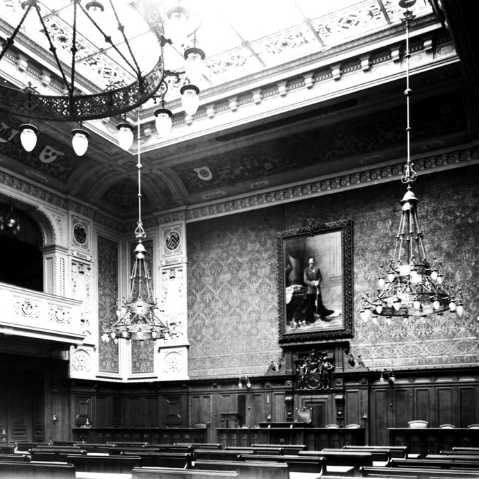 Sitzungssaal des Provinziallandtages, ca. 1905 (vergrößerte Bildansicht wird geöffnet)